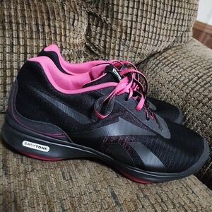 Reebok Easy Tone Sneakers Hot Pink Black Women's Size 9.5 Clean Rubber Shoes